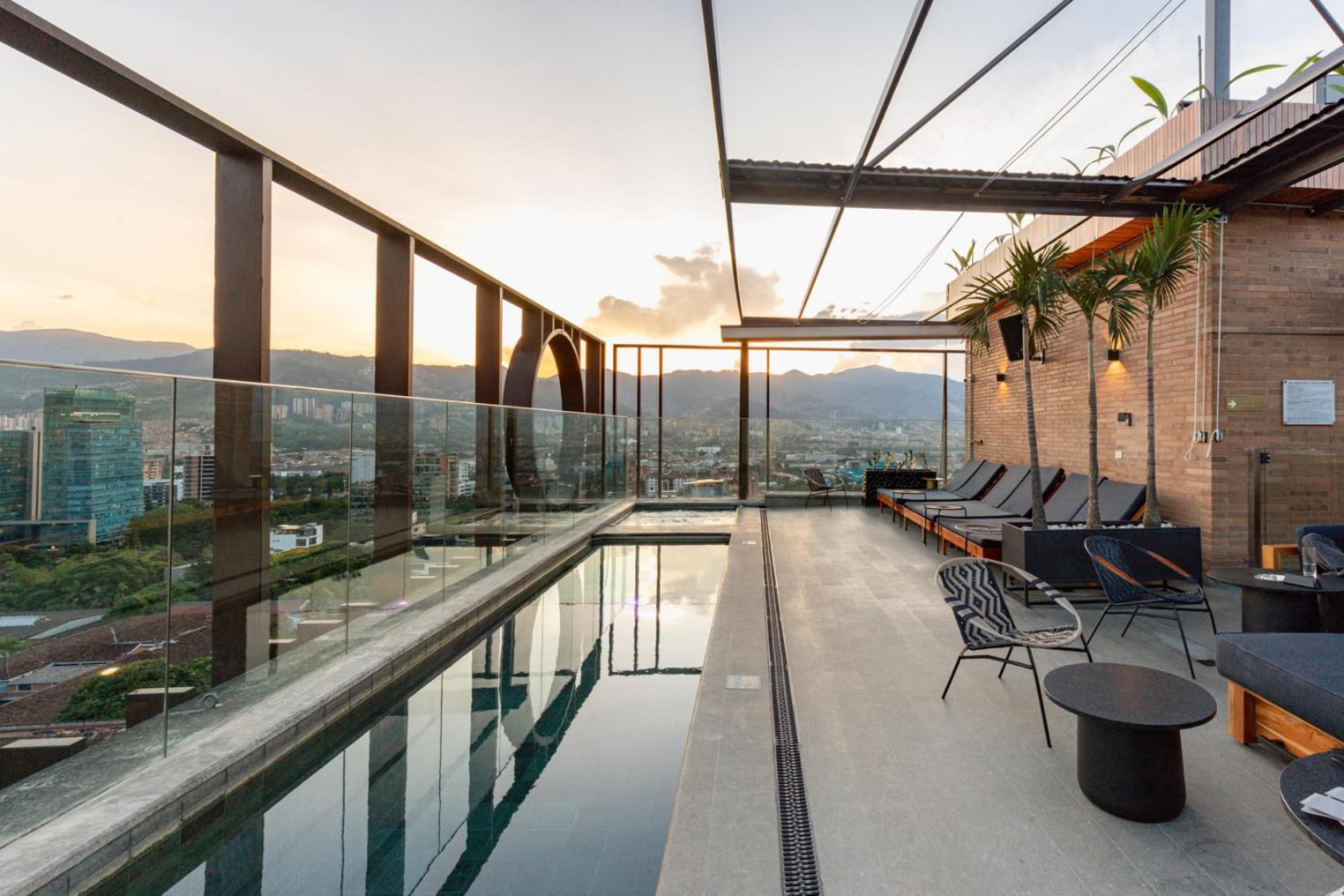 Hotel Marquee Medellín Eksteriør billede Rooftop pool at the hotel